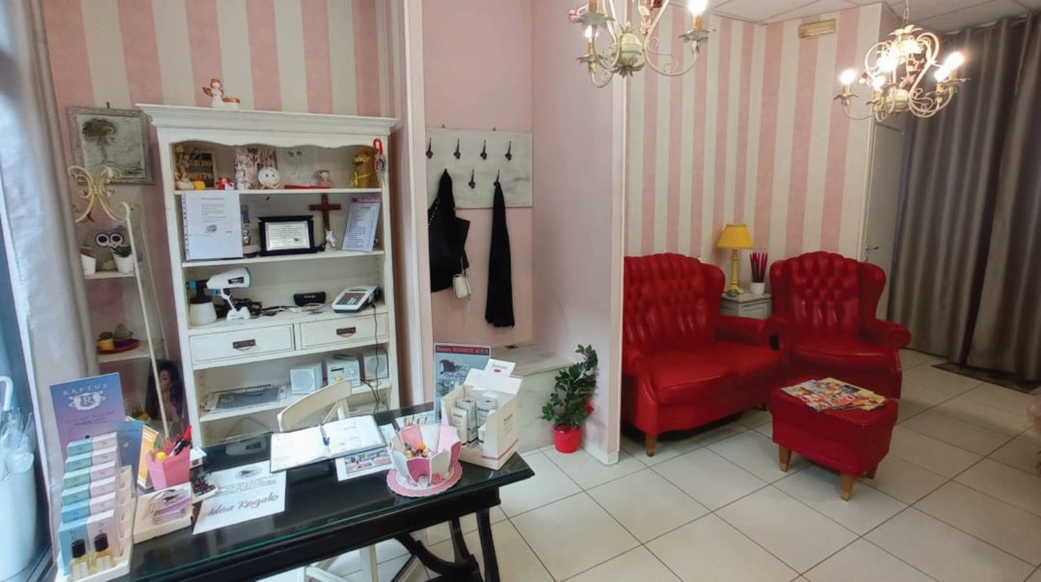 Angolo relax con poltrone rosse